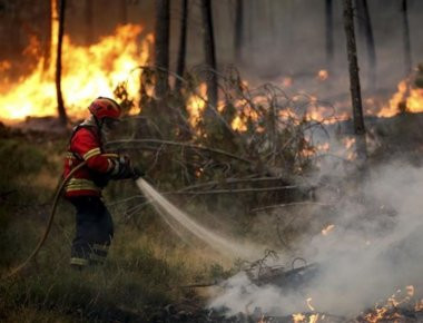 Απίστευτη ιστορία απ' την πύρινη λαίλαπα της Πορτογαλίας: 12 άνθρωποι σώθηκαν γιατί κρύφτηκαν σε δεξαμενή νερού